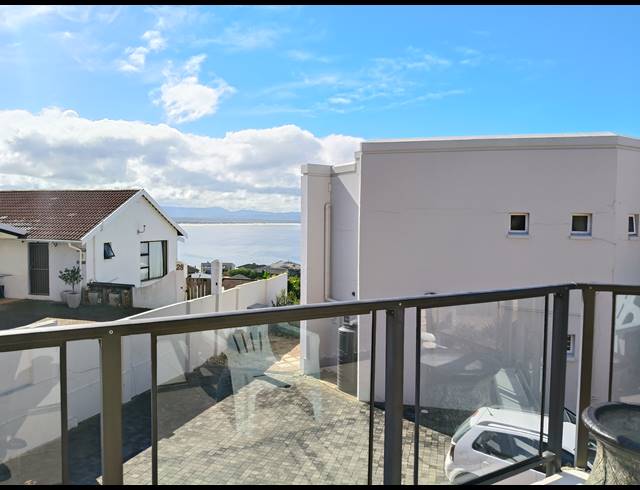 4 BEDROOM HOUSE FOR SALE IN WAVECREST